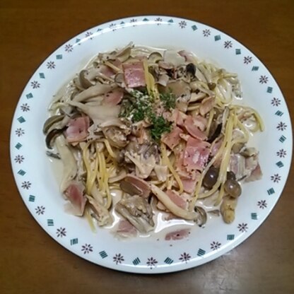 きのこ類が微妙に残ってしまい全部使ったらきのこだらけのパスタになってしまいました
とても美味しくお腹がいっぱいになりました
ごちそうさまでした